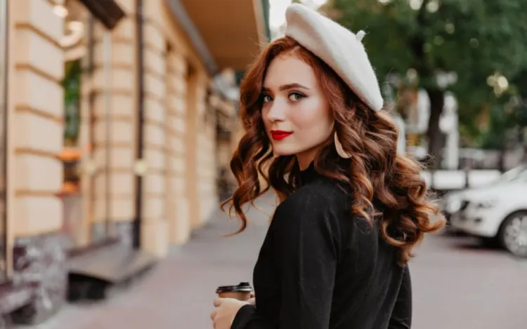Le béret féminin : l'accessoire intemporel qui sublime votre style