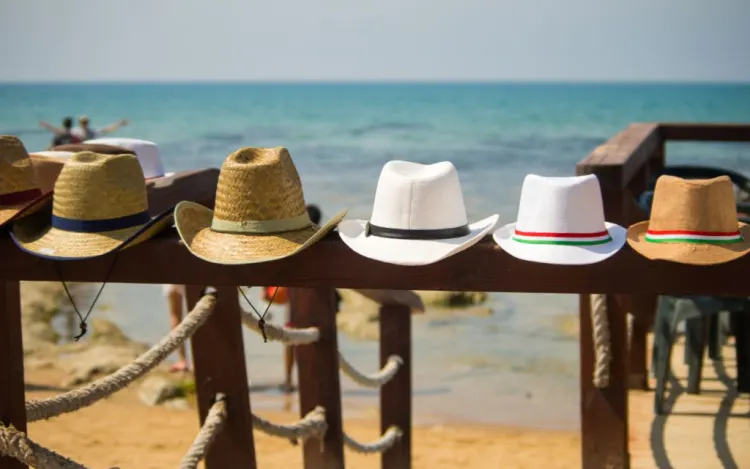 Panama vs Fedora : Quelle forme choisir pour son look estival?