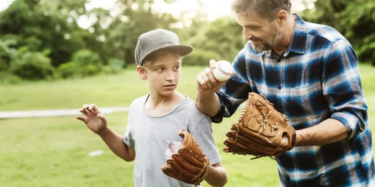 Casquette baseball : visière plate ou courbée, structurée ou souple : comment choisir ?