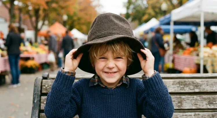 Comment ajuster un chapeau légèrement trop grand ?